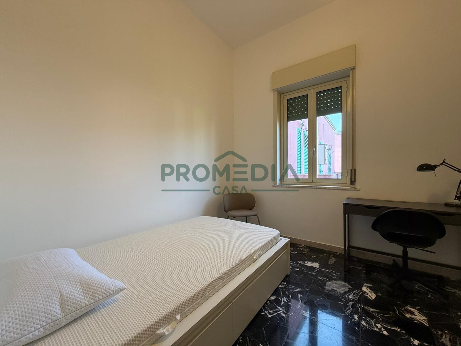 8111b582-d910-4067-b3c1-7cccbb3f9589-2