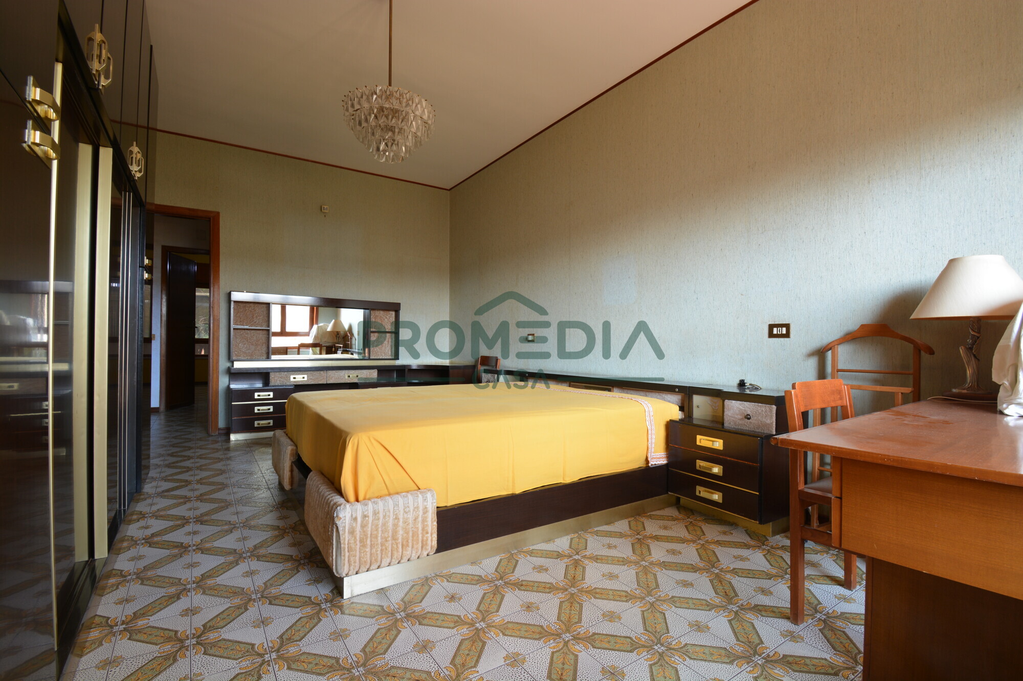 e5688def-9d88-4779-9944-cdb4d1bb14c6-2